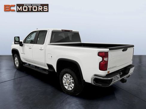 Used 2021 Chevrolet Silverado 2500 LT w/ Convenience Package AWD/4WD image 4