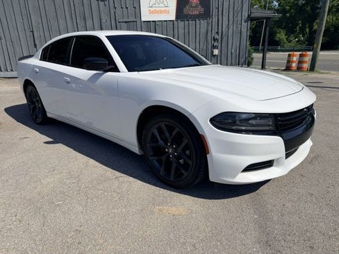 Used 2020 Dodge Charger SXT w/ Blacktop Package RWD image 3