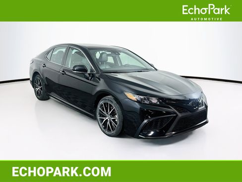 Used 2024 Toyota Camry SE FWD image 1