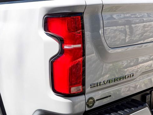 Used 2024 Chevrolet Silverado 2500 High Country w/ High Country Premium Package AWD/4WD image 36