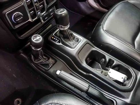 Used 2023 Jeep Wrangler Unlimited Sahara w/ Cold Weather Group AWD/4WD image 21