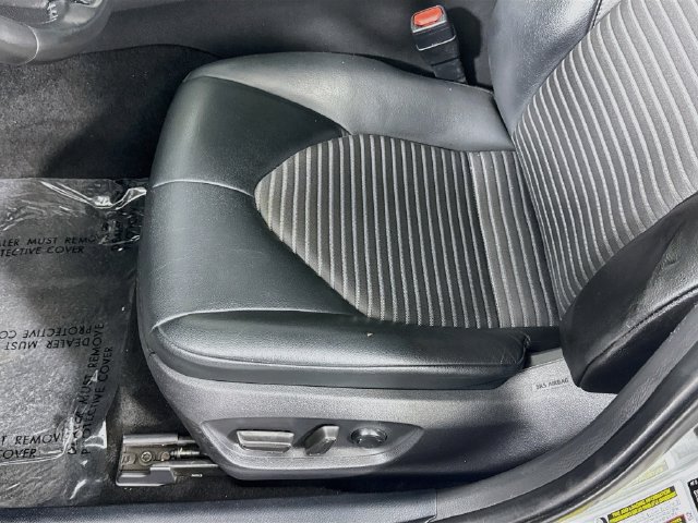 Used 2020 Toyota Camry SE w/ Carpet Mat Package FWD image 18