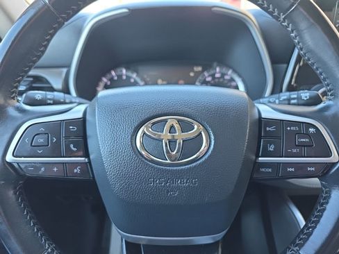 Used 2022 Toyota Highlander XLE image 16
