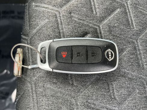 Used 2025 Nissan Kicks SV image 18