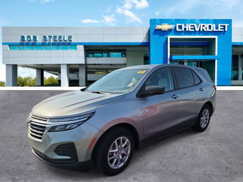 Used 2024 Chevrolet Equinox LS w/ LS Convenience Package FWD image 2