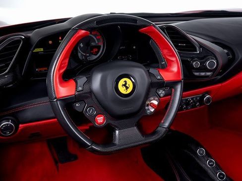 Used 2019 Ferrari 488 Spider image 29