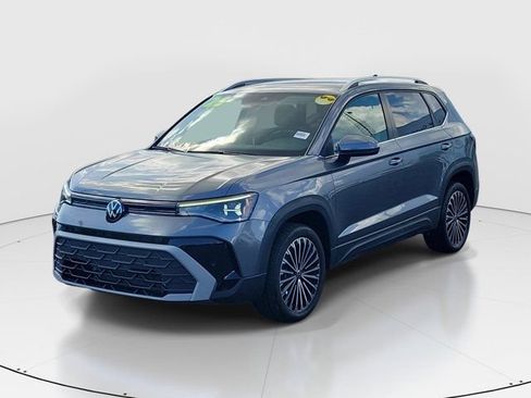 Certified 2025 Volkswagen Taos SE FWD image 28
