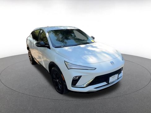 Used 2025 Buick Envista Sport Touring image 3