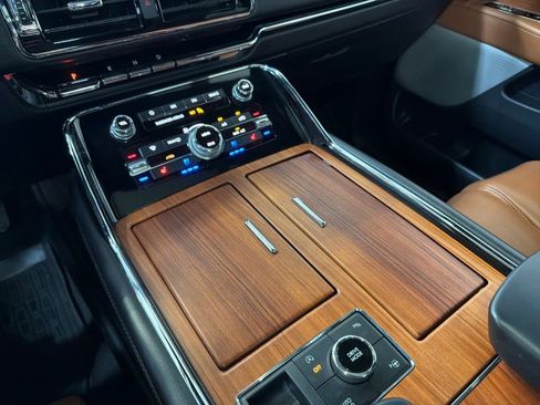 Used 2019 Lincoln Navigator L Reserve image 22