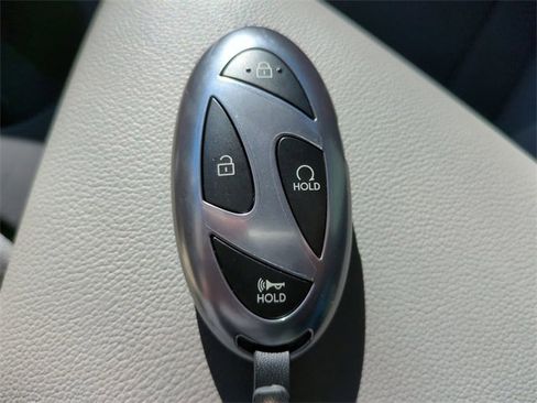 Certified 2025 Hyundai Elantra Sport image 31