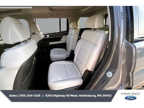 Used 2025 Hyundai Santa Fe Calligraphy AWD/4WD image 19