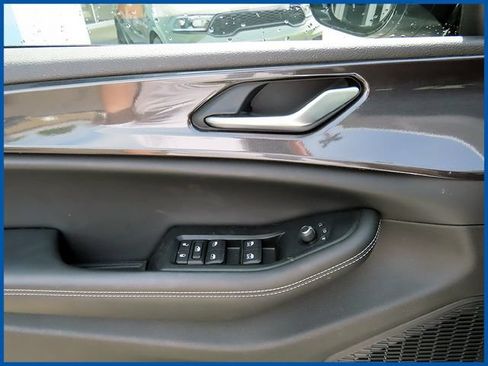 Certified 2023 Jeep Grand Cherokee Altitude AWD/4WD image 13