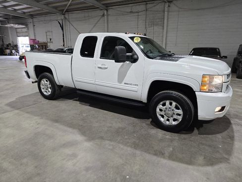 Used 2013 Chevrolet Silverado 2500 LT w/ Z71 Appearance Package AWD/4WD image 21