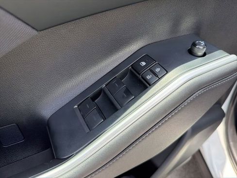Used 2023 Toyota Highlander L FWD image 13