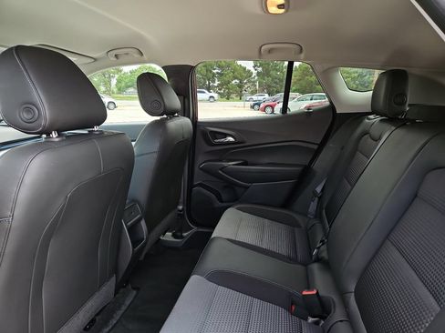 Used 2025 Chevrolet Trax LT FWD image 16