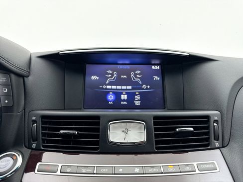 Used 2019 INFINITI Q70 Luxe w/ Sport Package image 25