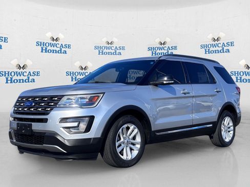 Used 2016 Ford Explorer XLT w/ Equipment Group 202A FWD image 2