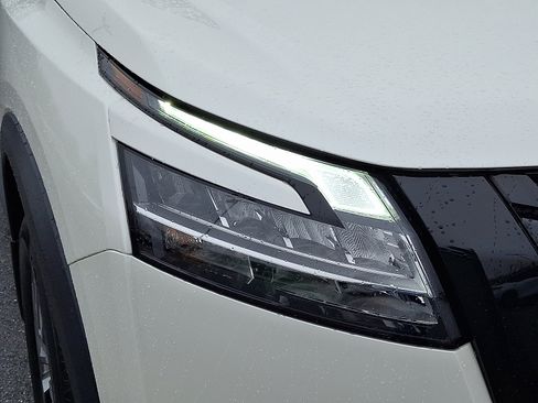 Certified 2023 Nissan Pathfinder SL w/ Black Appearance Package image 11