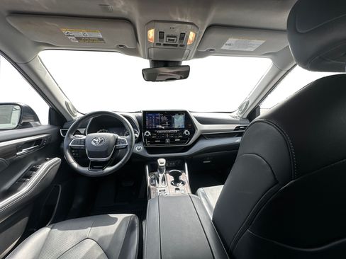 Used 2022 Toyota Highlander Limited AWD/4WD image 12