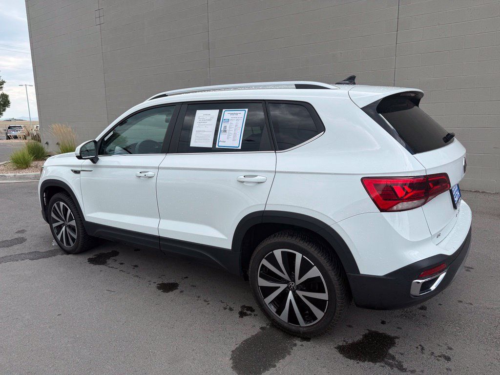Used 2022 Volkswagen Taos SE w/ IQ.Drive SE Package FWD image 3