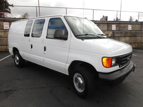 Used 2006 Ford E-250 and Econoline 250 image 1