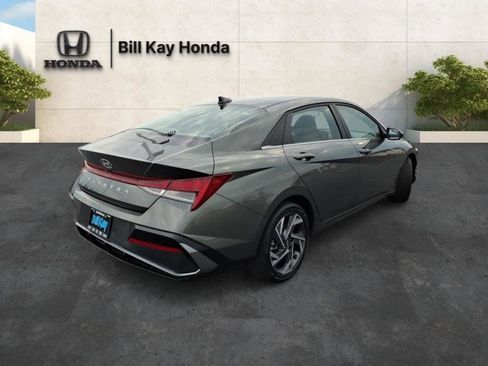 Used 2025 Hyundai Elantra SEL image 3