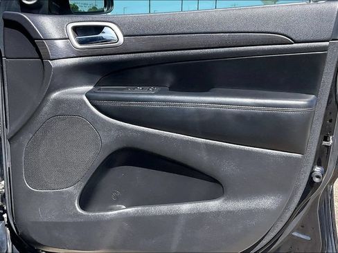 Used 2018 Jeep Grand Cherokee Altitude RWD image 29