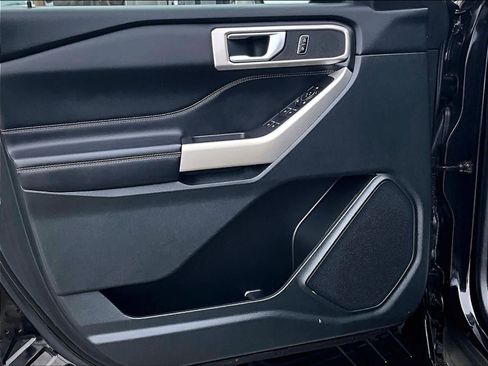 Used 2023 Ford Explorer XLT w/ Equipment Group 202A image 9