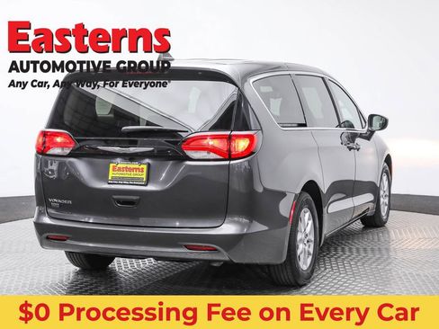 Used 2023 Chrysler Voyager LX FWD image 5