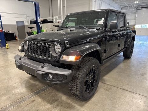 New 2025 Jeep Gladiator Sport image 3
