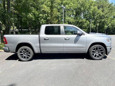 Used 2019 RAM 1500 Laramie AWD/4WD image 2