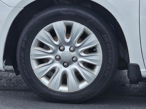 Used 2013 Chrysler 200 LX FWD image 29