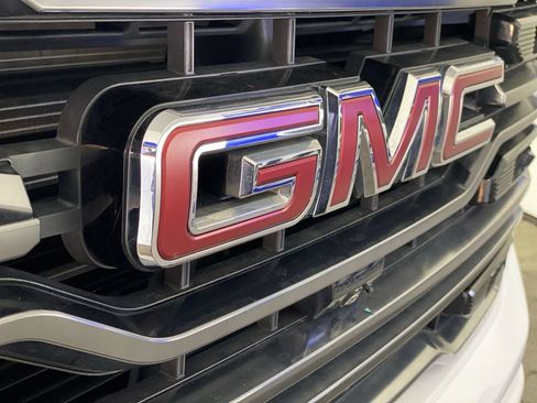 Used 2023 GMC Sierra 1500 AT4 w/ Technology Package AWD/4WD image 38