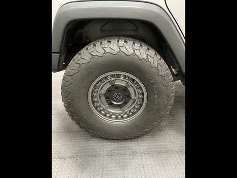 Used 2017 Jeep Wrangler Unlimited Rubicon AWD/4WD image 35