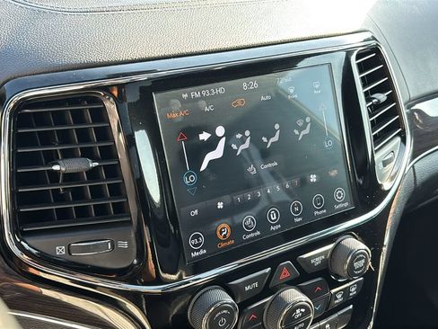 Used 2020 Jeep Grand Cherokee Overland AWD/4WD image 19