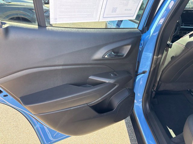 Used 2024 Chevrolet Trax RS w/ Sunroof Package FWD image 15