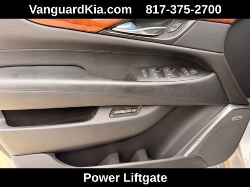 Used 2015 Cadillac Escalade Premium image 17