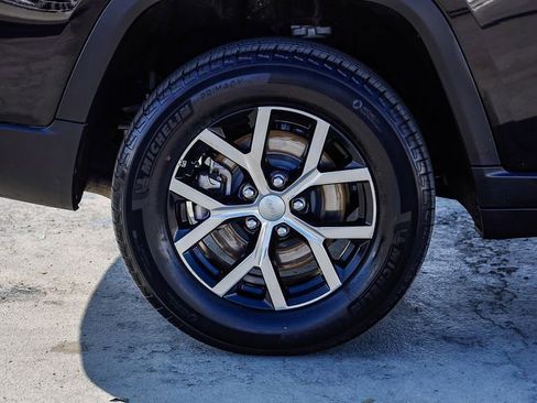 Certified 2024 Jeep Grand Cherokee L Limited w/ Luxury Tech Group II image 12