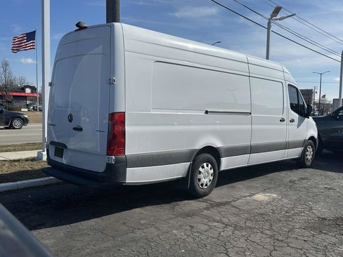 Used 2022 Mercedes-Benz Sprinter 2500 image 4