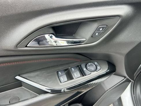 Used 2025 Chevrolet Trax RS w/ Sunroof Package FWD image 23