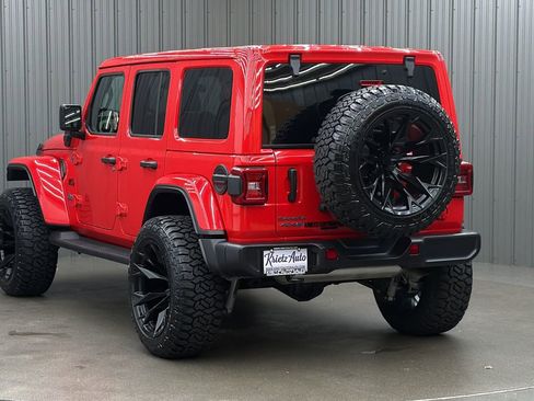 Used 2025 Jeep Wrangler Unlimited Sahara AWD/4WD image 3