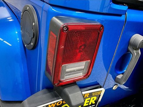 Used 2014 Jeep Wrangler Unlimited Sahara image 22