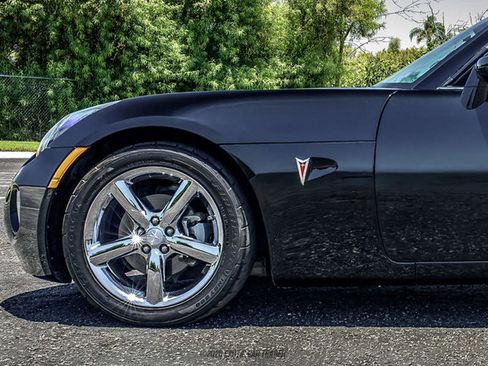 Used 2009 Pontiac Solstice GXP w/ Premium Package RWD image 4