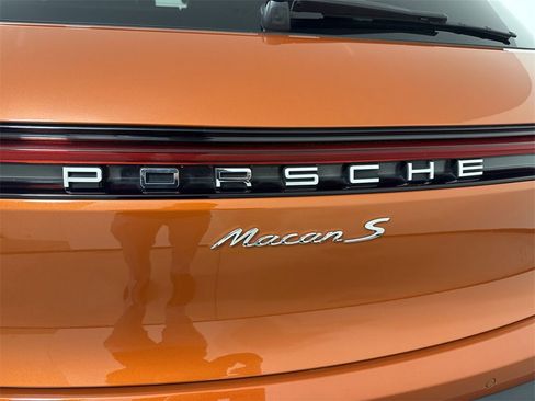Certified 2023 Porsche Macan S image 19