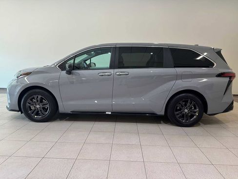 Used 2024 Toyota Sienna XSE AWD/4WD image 3