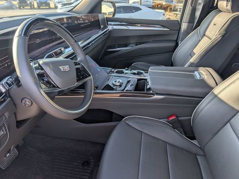 Certified 2025 Cadillac Escalade Premium Luxury w/ LPO, Radiant Package image 9