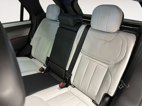 New 2026 Land Rover Range Rover Sport Dynamic SE AWD/4WD image 13