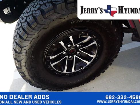 Used 2025 Jeep Wrangler Unlimited Rubicon AWD/4WD image 9