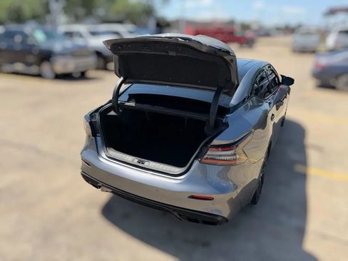 Used 2019 Nissan Maxima SR w/ Premium Package FWD image 11