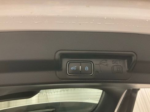 Used 2021 Ford Explorer Limited w/ Equipment Group 301A image 23